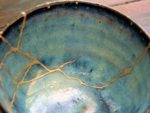 Un bell'esempio di kintsugi Un bell'esempio di kintsugi
