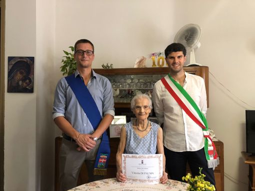 La signora Di Palma con il consigliere Giroldo e il sindaco Orecchia La signora Di Palma con il consigliere Giroldo e il sindaco Orecchia