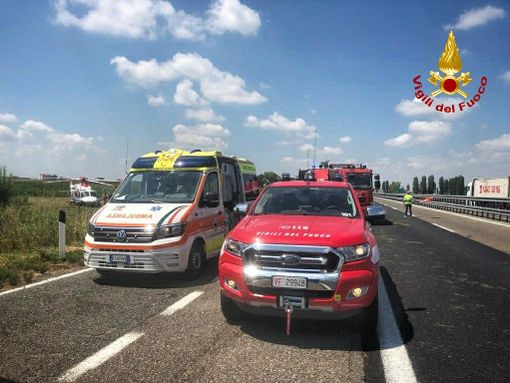 Continua la mattinata “da dimenticare” sulle autostrade astigiane: tamponamento auto-autoarticolato sull’A21 Continua la mattinata “da dimenticare” sulle autostrade astigiane: tamponamento auto-autoarticolato sull’A21