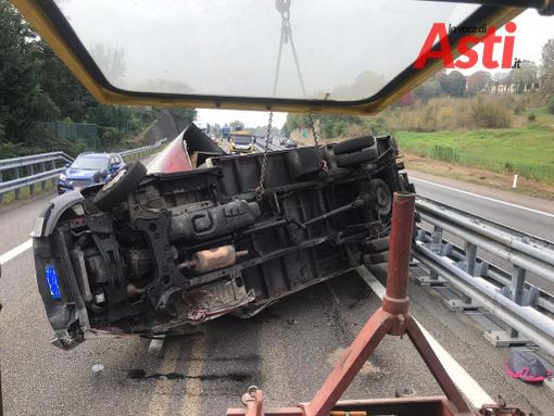 Incidente questa mattina tra Asti Ovest e Asti Est. Una persona incastrata (FOTO)