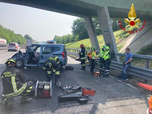 Incidente tra furgoni sull’A21, sul posto vigili del fuoco e l’elisoccorso Incidente tra furgoni sull’A21, sul posto vigili del fuoco e l’elisoccorso