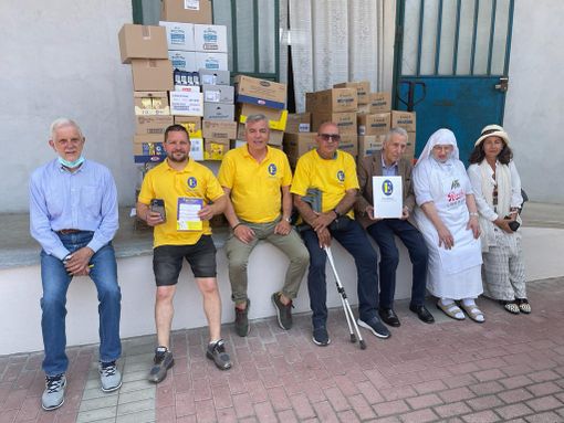 "La città del Sole" ha donato 5 quintali di generi alimentari alla Mensa Sociale "La città del Sole" ha donato 5 quintali di generi alimentari alla Mensa Sociale