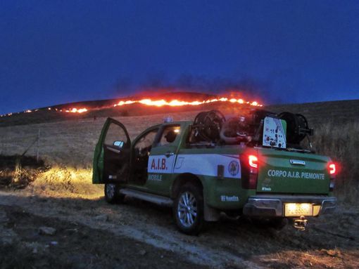 Mezzi dell'AIB Piemonte impegnati contro gli incendi boschivi nel sud Italia Mezzi dell'AIB Piemonte impegnati contro gli incendi boschivi nel sud Italia