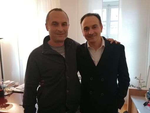 Alberto Cirio è con Enrico Costa nel suo ufficio di Alba, da dove attenderà l'esito delle urne
