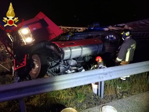 Nuovo incidente sulla A21 questa notte, tir si ribalta