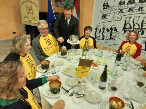 Solidarietà e buon cibo decretano il successo della “Bagna Cauda dello Zonta” Solidarietà e buon cibo decretano il successo della “Bagna Cauda dello Zonta”