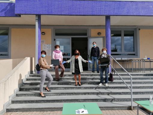 La consegna dei pc da parte di BNI La consegna dei pc da parte di BNI