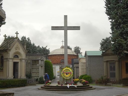 Da domani cimiteri aperti anche a Grana. Ad Asti lo stop continua fino al 17 maggio