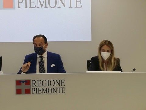 Il presidente Cirio e l'assessore Chiorino durante la conferenza stampa