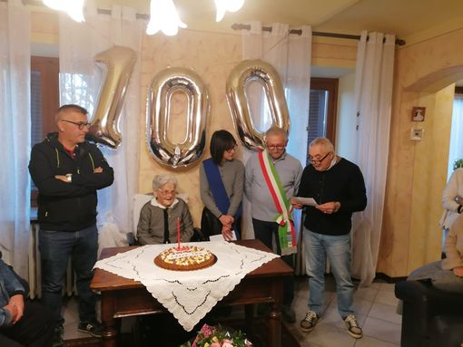 Festa a Costigliole per i 100 anni di Costantina Giberti, Patriarca dell'Astigiano