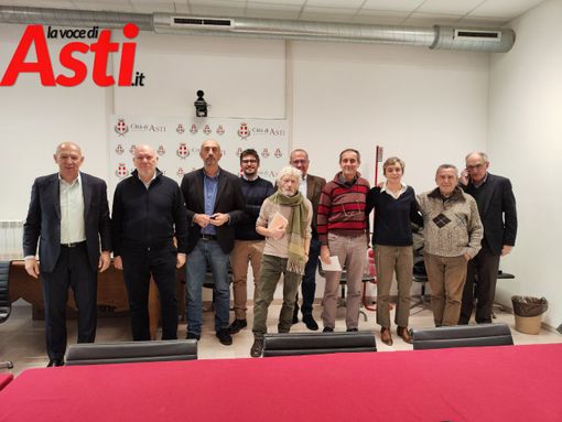 I consiglieri di minoranza nella sala del Consiglio comunale I consiglieri di minoranza nella sala del Consiglio comunale