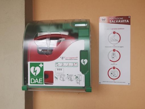 A Moncalvo installato un defibrillatore automatico, nei pressi del teatro