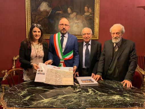 Consegnato il libro &quot;La Cattedrale di Asti&quot;al  sindaco Rasero