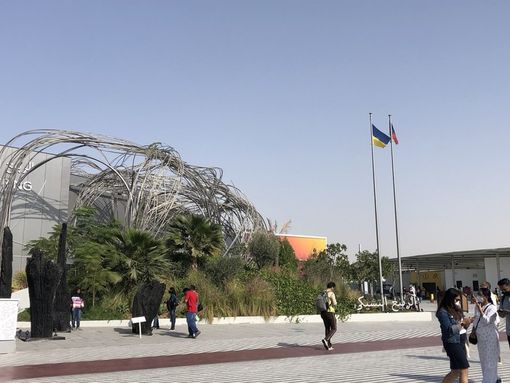 La Repubblica Ceca ha issato la bandiera ucraina accanto alla propria