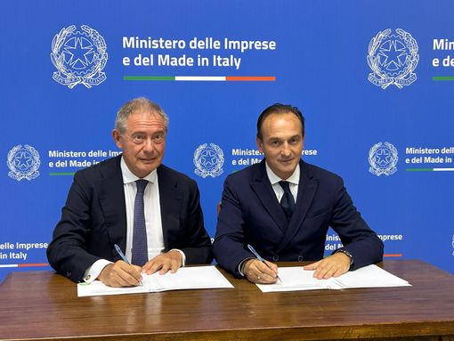 Un'immagine d'archivio del ministro Urso con il presidente della Regione Piemonte Alberto Cirio Un'immagine d'archivio del ministro Urso con il presidente della Regione Piemonte Alberto Cirio