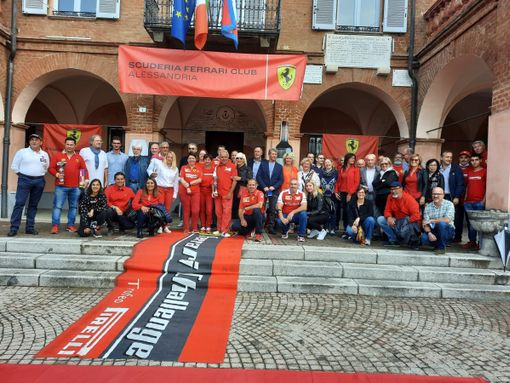 800 chilometri per essere al Raduno delle Ferrari a Castelnuovo Belbo. Tra i partecipanti anche un tedesco al volante di una 488 spider[FOTO]