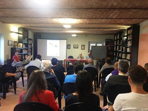 Il libro di Gianfranco Miroglio "La culla e i giorni" presentato a Castelnuovo Belbo Il libro di Gianfranco Miroglio "La culla e i giorni" presentato a Castelnuovo Belbo