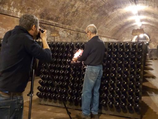 Fotografo in visita alle cattedrali sotterranee di Canelli