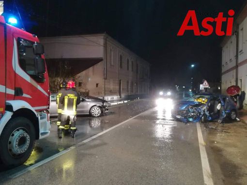 Frontale a San Marzanotto. Incastrato nell'auto ha avuto bisogno dell'intervento dei Vigili del Fuoco per essere estratto