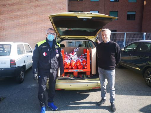 L'associazione di Protezione Civile Geometri Asti, dona uova pasquali al &quot;Mago di Oz&quot; e all'AMA di Asti