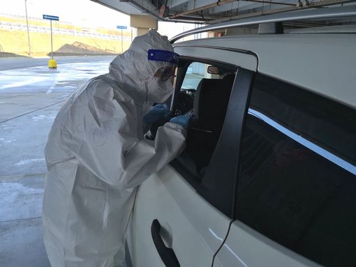 Attivo il nuovo hotspot ai Bricchi di Isola. Ieri effettuati 250 tamponi tra bambini e ragazzi Attivo il nuovo hotspot ai Bricchi di Isola. Ieri effettuati 250 tamponi tra bambini e ragazzi