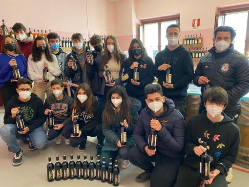 Dal Penna di Asti la "bottiglia della pace": un Ruchè 2019 per sostenere l'Ucraina