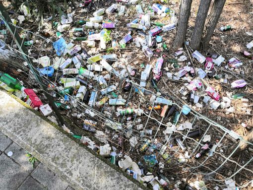 Asti: ecco un’ennesima discarica a cielo aperto, stavolta di vino in brik