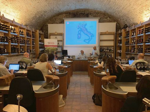 La Barbera d'Asti 'raccontata' da prestigiose firme del giornalismo internazionale
