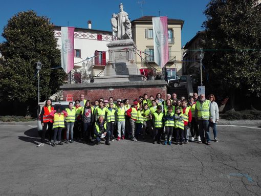 Foto di gruppo per la 'squadra' di Castelnuovo Don Bosco