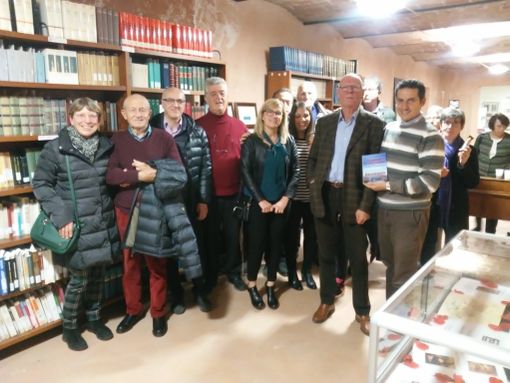 Castelnuovo Belbo, presentato in Biblioteca il libro “Scarpette e cioccolato” Castelnuovo Belbo, presentato in Biblioteca il libro “Scarpette e cioccolato”