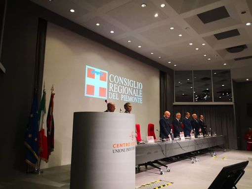 Il minuto di silenzio in apertura di Consiglio regionale Il minuto di silenzio in apertura di Consiglio regionale