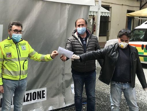 I nicesi hanno risposto con generosità all’iniziativa solidale della Cantina di Nizza e del Birrificio Nicese I nicesi hanno risposto con generosità all’iniziativa solidale della Cantina di Nizza e del Birrificio Nicese