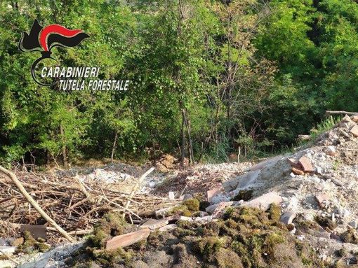 Due denunciati dai carabinieri forestali, a Vinchio e Calamandrana, per reati ambientali