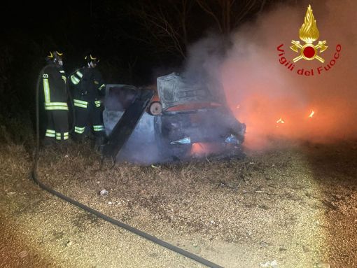 Continuano gli incendi auto nell'Astigiano: due auto a Trincere e altre due a Nizza
