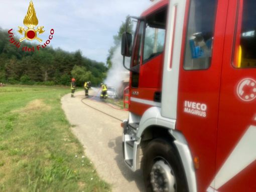 Nuovo incendio auto, questa volta a Variglie, nessun altro mezzo coinvolto Nuovo incendio auto, questa volta a Variglie, nessun altro mezzo coinvolto