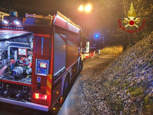 In fiamme un boschetto a San Grato di Sessant