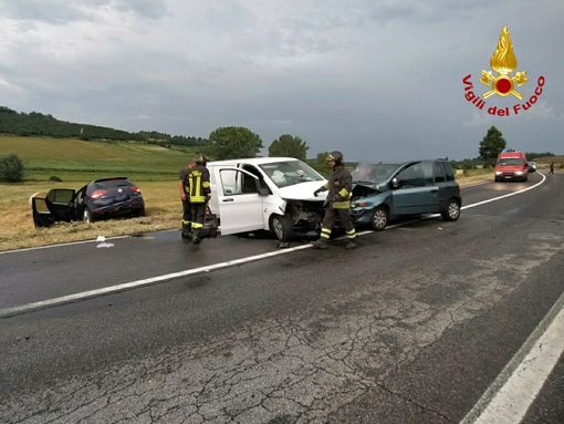 Incidente stradale tra Calliano e Moncalvo, coinvolte due auto e un furgone, tre feriti [FOTO]