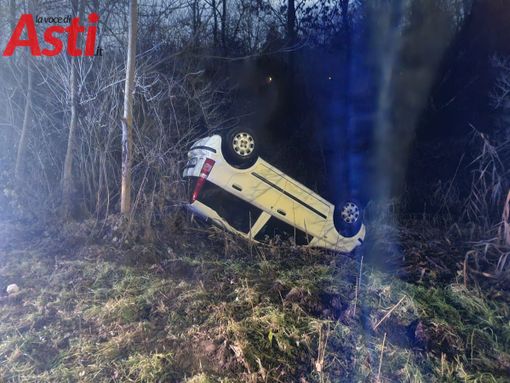 Incidente in strada Valmanera. Macchina cappotta più volte ma ... non c'è nessuno