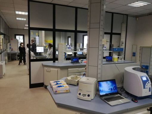 La Loggia, nuovo alleato contro il Covid: al laboratorio Arpa fino a mille tamponi al giorno (VIDEO) La Loggia, nuovo alleato contro il Covid: al laboratorio Arpa fino a mille tamponi al giorno (VIDEO)