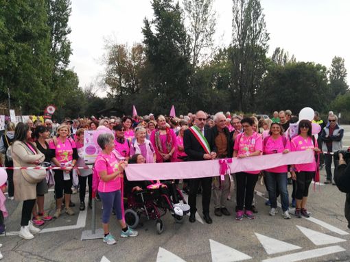 La partenza della camminata "Nastro rosa" La partenza della camminata "Nastro rosa"