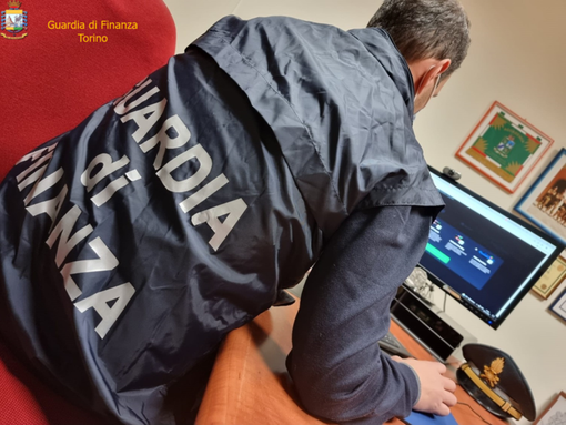 Maxi frode all'Iva, soldi trasferiti in Cina: la Guardia di Finanza sequestra 25 milioni di euro, 2 arresti. Al centro un'azienda di Asti