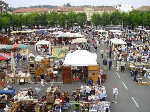 A Nizza Monferrato, domenica 21 luglio Mercatino dell'Antiquariato... e non solo
