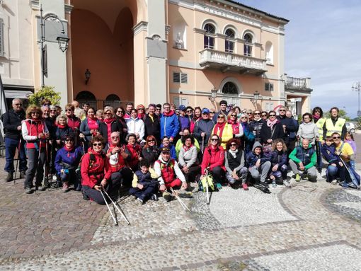 Un gruppo durante evento benefico a Moncalvo Un gruppo durante evento benefico a Moncalvo