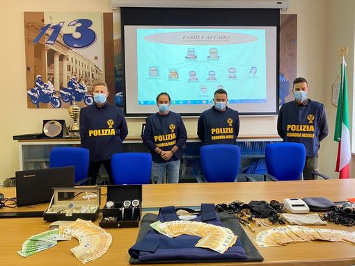 "Affari di famiglia": furti ad anziani, 10 arresti messi a segno all’alba di oggi tra Cuneo, Torino e Asti "Affari di famiglia": furti ad anziani, 10 arresti messi a segno all’alba di oggi tra Cuneo, Torino e Asti