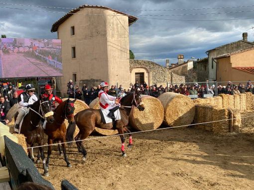 Un momento del Palio di Buti 2023 (Ph Gruppo del Capitano del Palio di Asti)