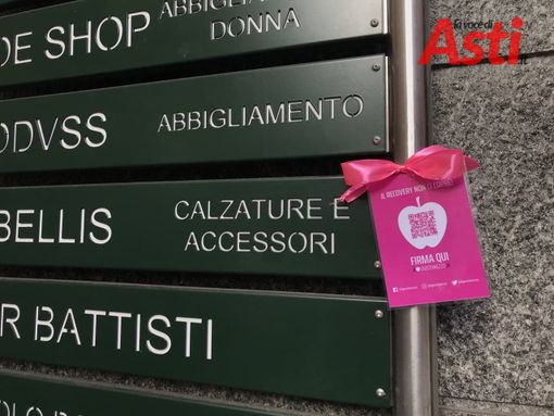 Le card e i fiocchetti rosa de Il Giusto Mezzo anche ad Asti