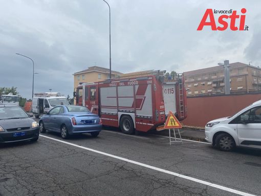 Immagine generica vigile del fuoco di spalle
