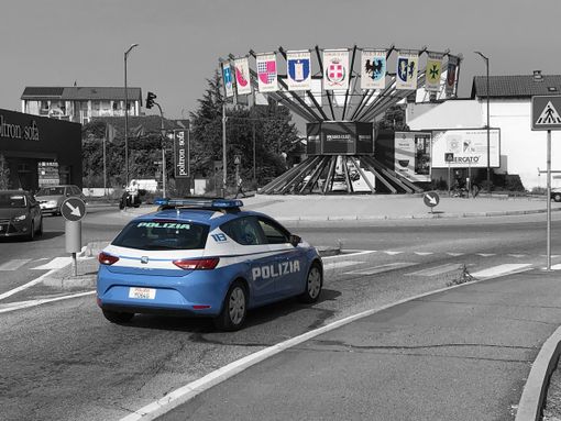 Spacca a calci una vetrata dell'Unieuro di corso Alessandria, condannato a 4 mesi di carcere