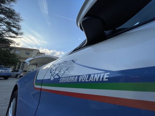 Controlli della polizia in zona stazione: espulsione per uno straniero irregolare, un altro stazionava in piazza Marconi in barba al divieto Controlli della polizia in zona stazione: espulsione per uno straniero irregolare, un altro stazionava in piazza Marconi in barba al divieto