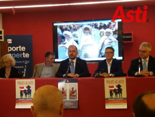 La conferenza di presentazione M.T Perosino collegio dei Rettori, M. Vespa cons. del. Palio, Maurizio Rasero sindaco di Asti, T. Mazzeo Rai La conferenza di presentazione M.T Perosino collegio dei Rettori, M. Vespa cons. del. Palio, Maurizio Rasero sindaco di Asti, T. Mazzeo Rai